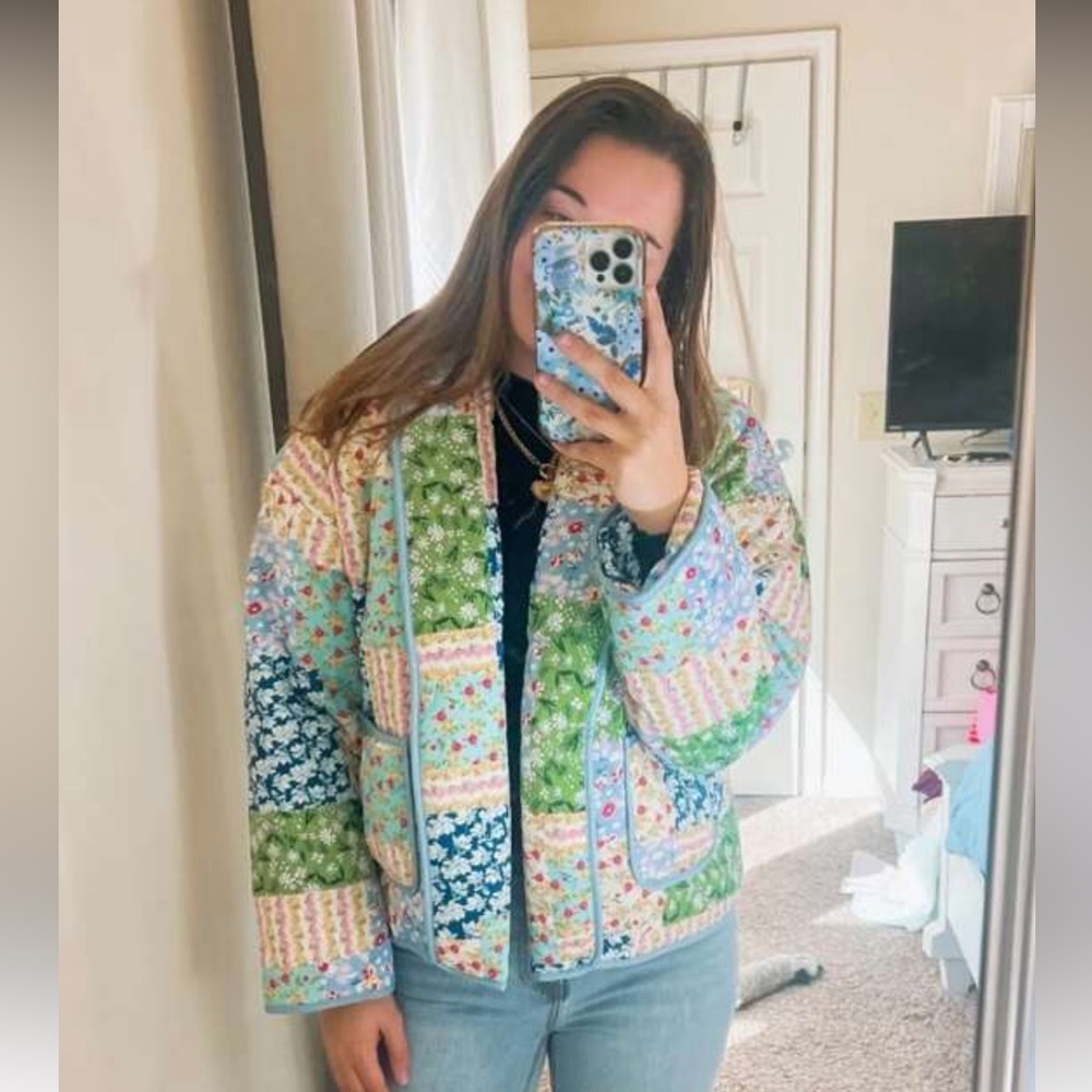 Double-Pocketed Floral patchwork
Jacket With Shaw… - image 1